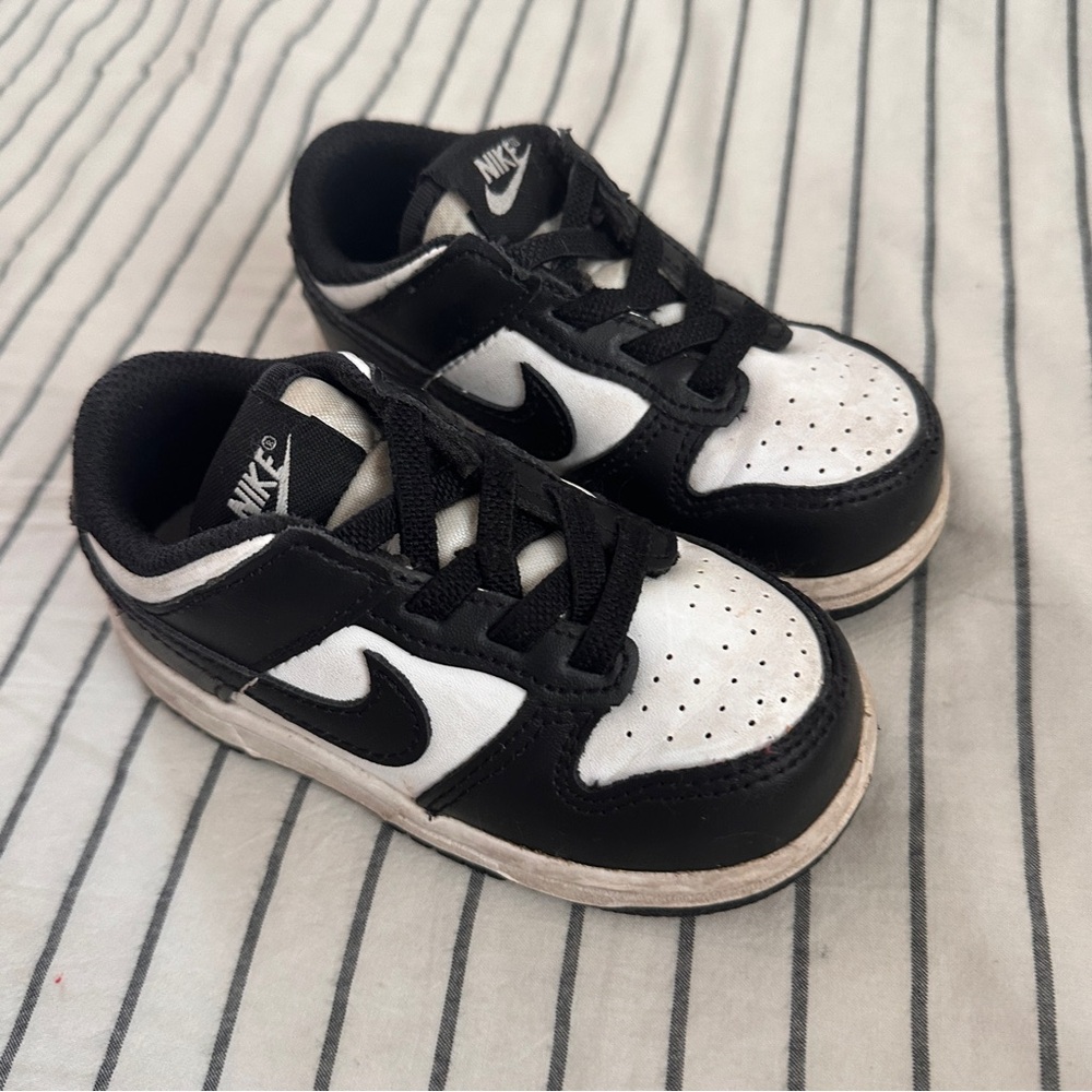 Nike Toddler Black and White Sneakers